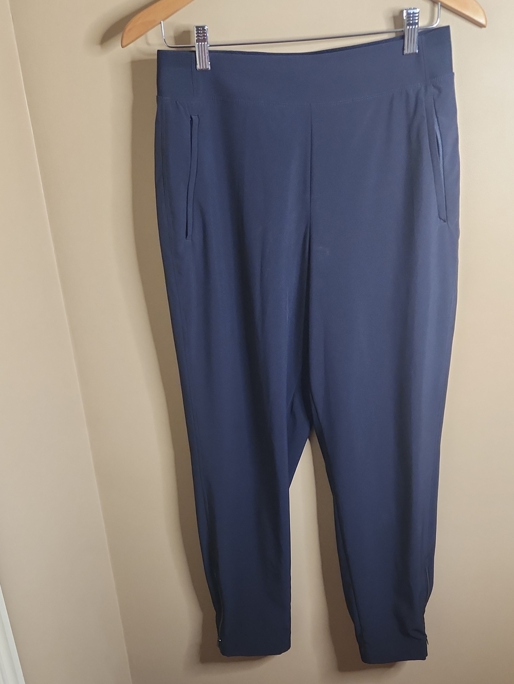 Athleta Brooklyn Heights High Rise Jogger in Navy. Size 6. #533443